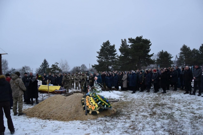 Сотні жителів Гощанської громади віддали останню шану Герою (ФОТО)