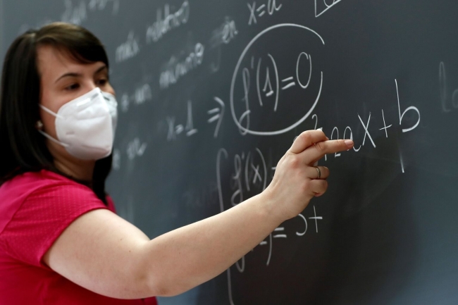 На Рівненщині без роботи — пів тисячі невакцинованих педагогів 