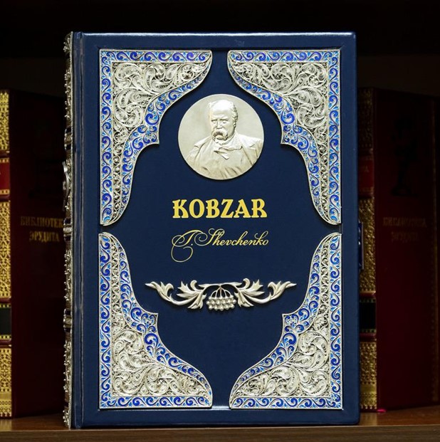 Тарас Шевченко — геніальний український поет, книжки якого купують для себе й на подарунок