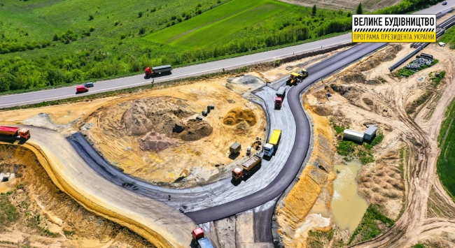 Транзит в обхід Рівного: поблизу Житина будують 6 км нової дороги