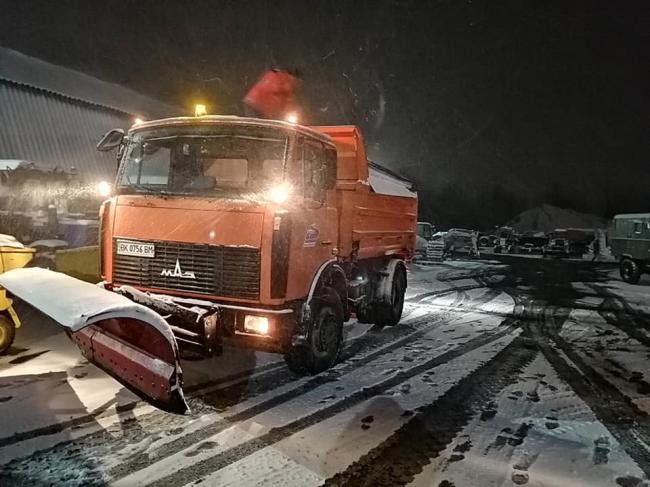 Третяк звітує, що вулиці Рівного активно чистять від снігу