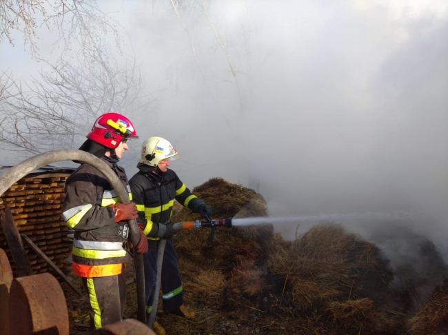 Три пожежі: згоріло сіно та майно селян у двох районах Рівненщини