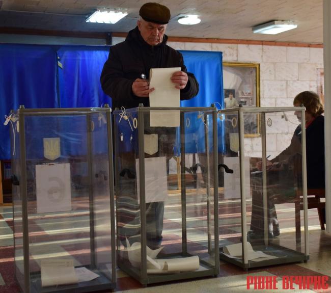 ЦВК повідомила, скільки виборців проголосувало за три години у Рівному  