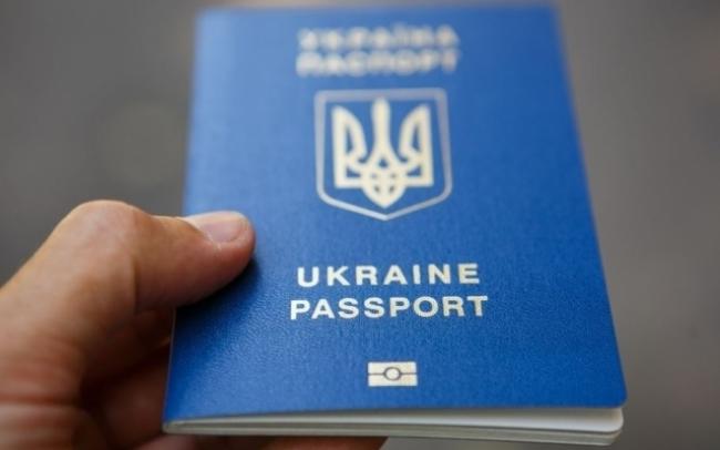 У банках на Рівненщині можна користуватись закордонним паспортом
