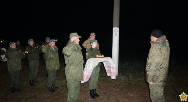 У Білорусь прибули перші ешелони з російськими військовими (ВІДЕО)