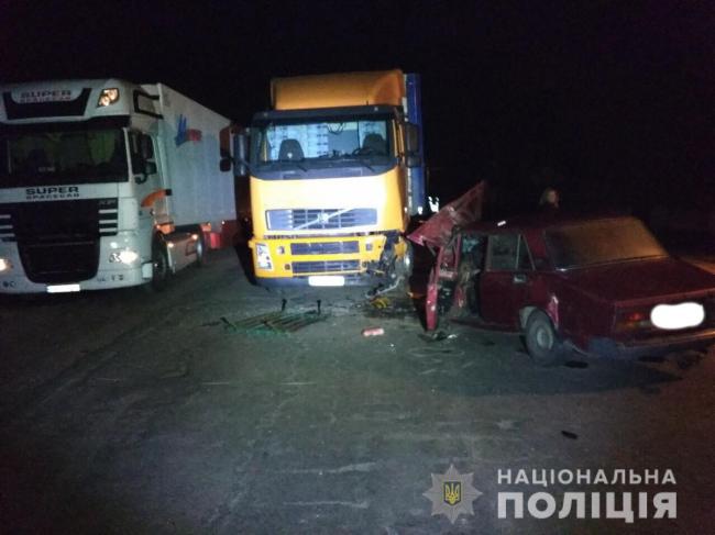 У Дубровицькому районі зіткнулися вантажівка та легковик – водій загинув