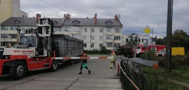 У Костополі біля залізничних колій причіп відірвався від вантажного тягача