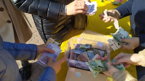 У Костополі зібрали гроші на підтримку хворого хлопчика