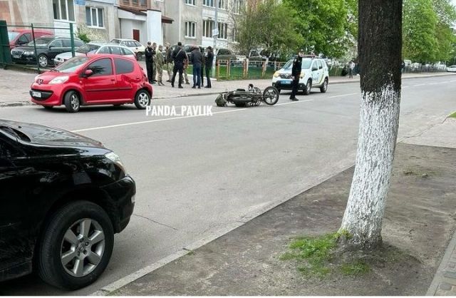 У Костополі зіткнулись автомобіль та мотоцикл
