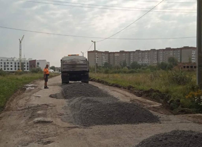 У Квасилові відремонтували вічно зруйновану дорогу