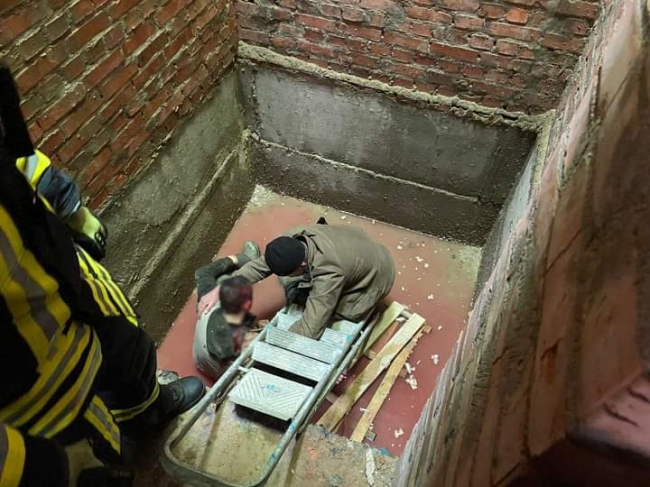 У ліфтову шахту на ринку в Рівному впала людина