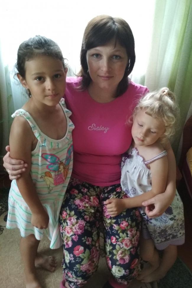 У мами двох дівчаток – рак. Родина просить про допомогу 