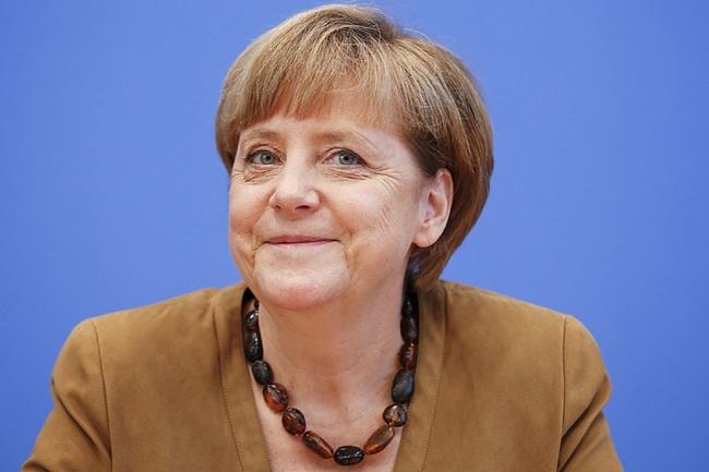 На Ангелі Меркель — намисто з бурштину