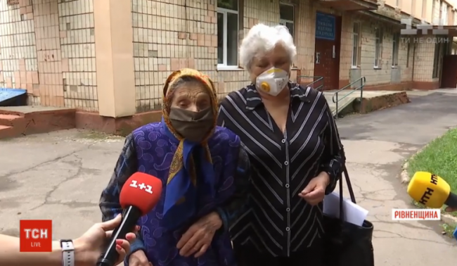 У Рівному 92-річна жінка здолала коронавірус легше, ніж її 66-річна донька