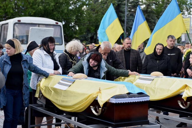 У Рівному поховали двох братів, які загинули в бою за Україну