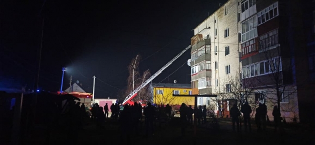 У Сарнах горів будинок: евакуювали 12 людей (ВІДЕО)