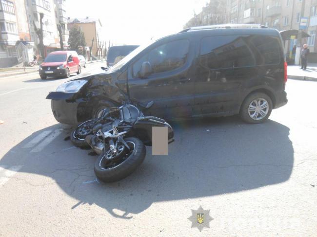 У Сарнах травмувався мотоцикліст, якого не пропустив водій фургона