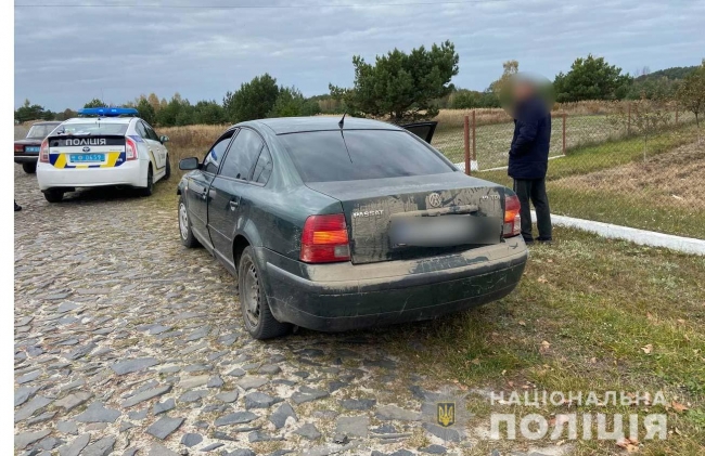 Їздив без бампера та номерного знаку: у селі на Рівненщині затримали водія