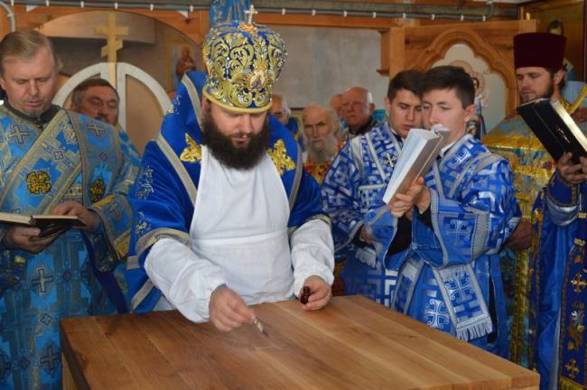 У селі на Рівненщині Московський патріархат збудував новий храм, бо старий забрав Київський патріархат