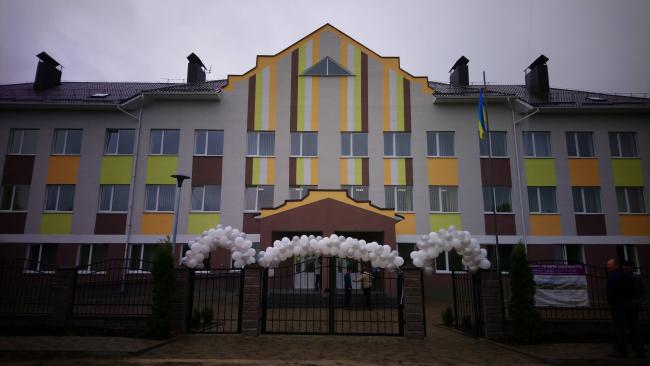 У селі на Володимиреччині відкрили триповерхову школу