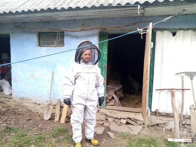 У село на Рівненщині викликали рятувальників через смертоносних комах