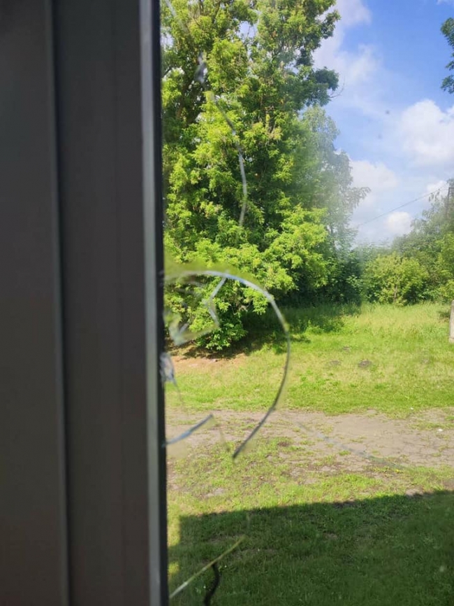 У школі мистецтв на Гощанщині хтось прострелив вікна