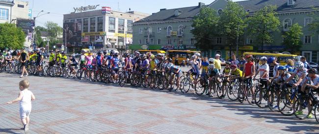 У центрі Рівного зібралися велосипедисти зі всієї України отримати нагороди