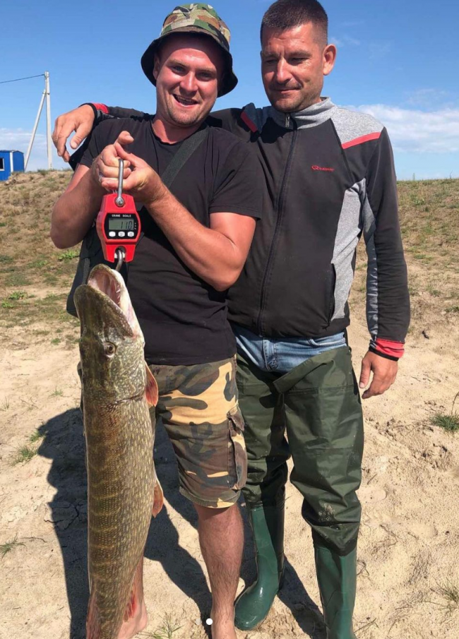 У кар`єрі на Рівненщині рибалка спіймав 11-кілограмову щуку