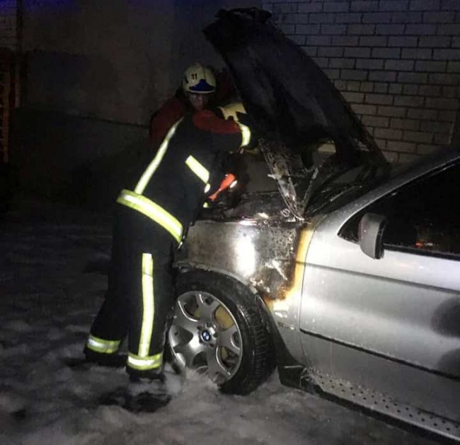 У Володимирці згорів «BMW X5»