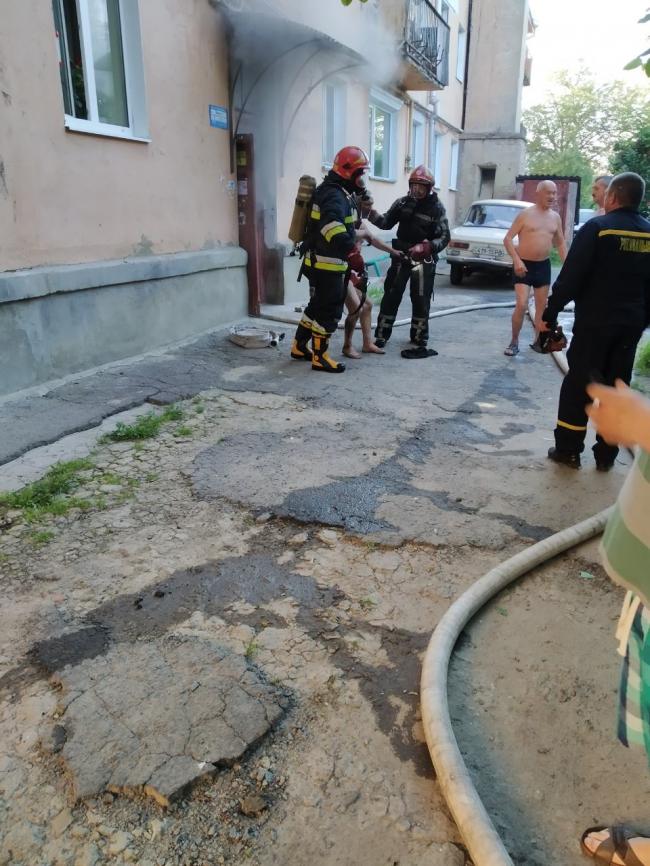 У задимленому підвалі знайшли чоловіка