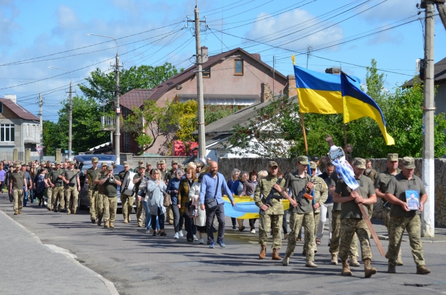 У Здолбунові провели в останню путь молодого морпіха (ФОТО)