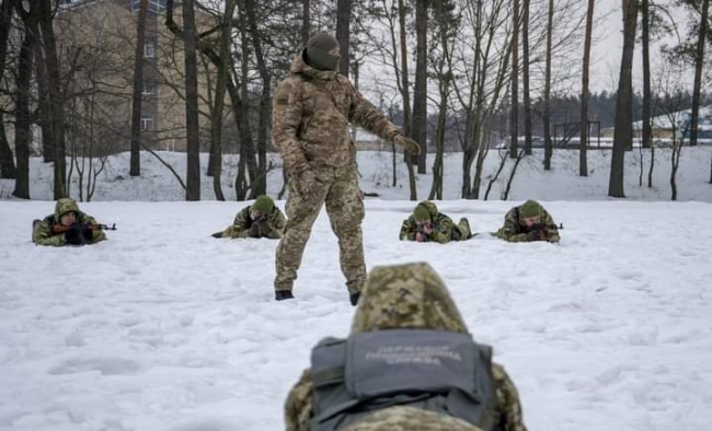 У Дубровиці лунають постріли