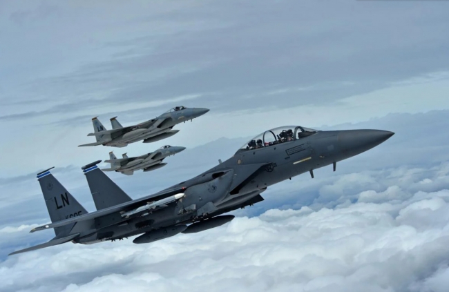 Україна просить сучасні літаки. Але до F-16 неготова