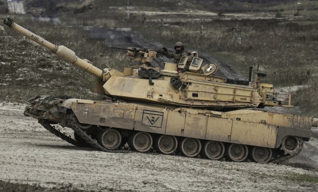 Українська армія відвела танки від лінії фронту, бо їх знищують російські дрони