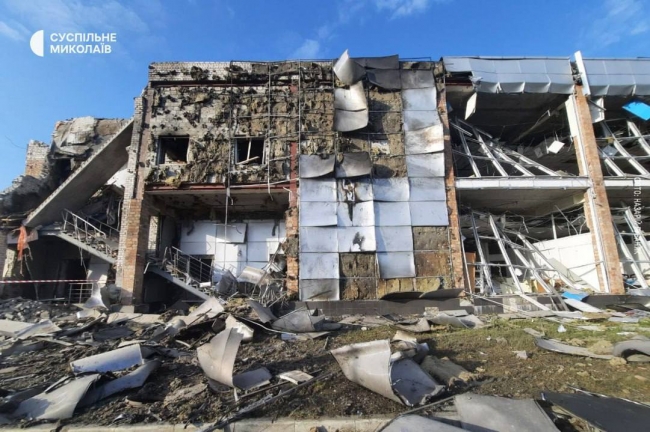Україну знову обстрілював ворог: влучили у лікарню, АЗС та в житлові квартали 