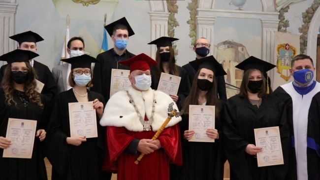 В Острозькій академії офіційно відрахували студентів
