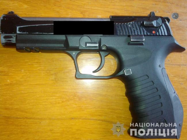 В поліції розповіли деталі затримання уродженця Дубровиччини на продажі зброї