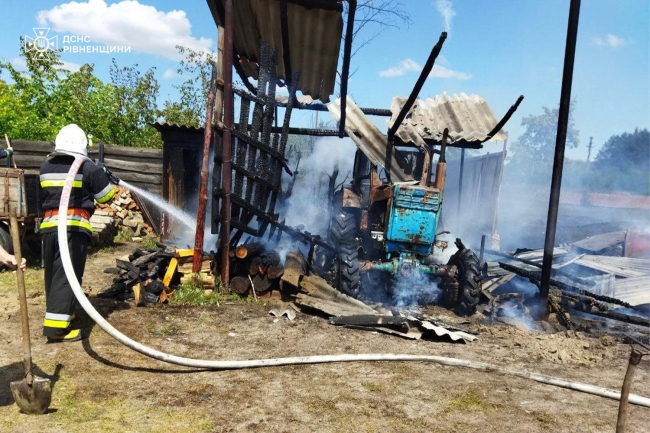 В селі на Поліссі згорів трактор