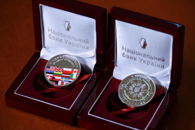 В Україні ввели в обіг пам’ятні монети «В єдності – сила» 
