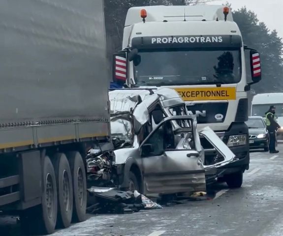 Вантажівка з Рівненщини потрапила у потрійну ДТП на Львівщині