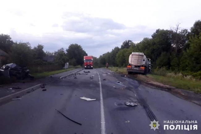 Вантажівка з Рівного потрапила у смертельну ДТП на Хмельниччині