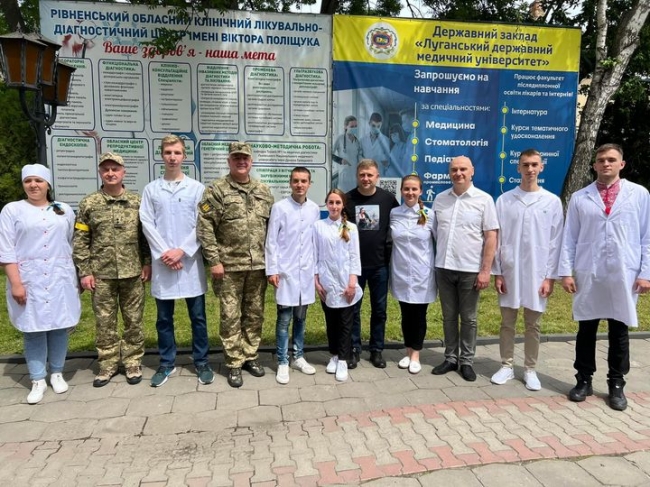 Випускники Луганського медуніверситету у Рівному присягли на вірність народу України