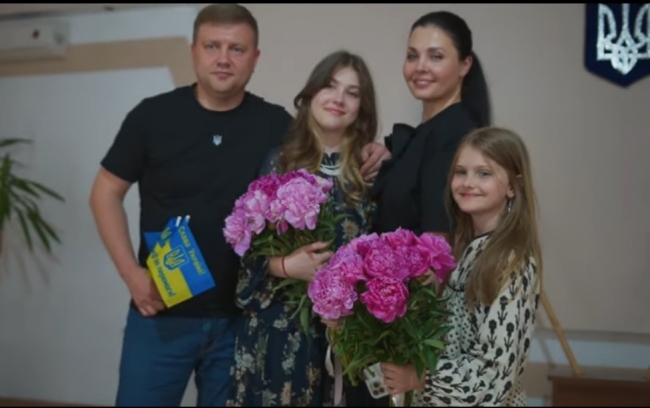 Віталій Коваль показав випускний своїх доньок (ВІДЕО)