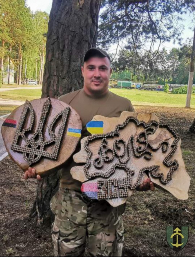 Талант! Військовий з Рівненщини створив мапу України з гільз