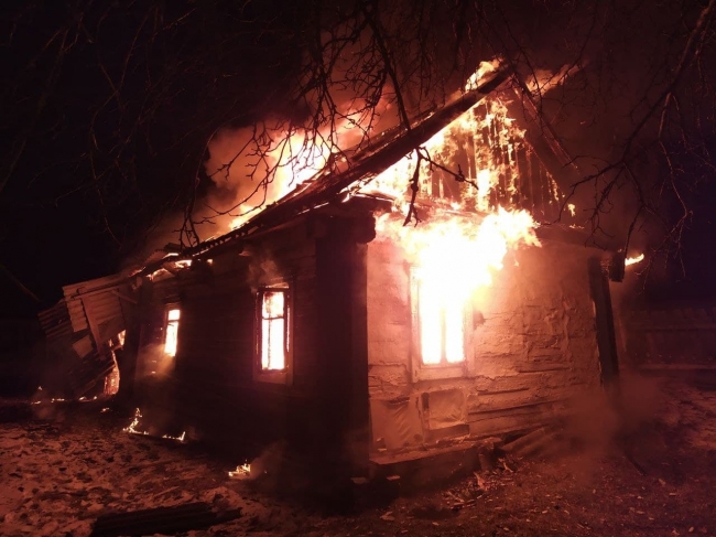 Вночі на Сарненщині згорів дерев`яний житловий будинок