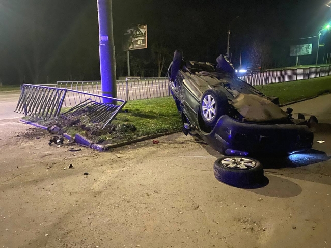 Вночі у Рівному зіткнулись два авто: потерпів італієць 