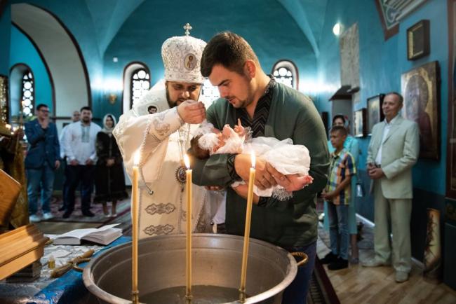 Внучку Луценка у Києві охрестив Іларіон 
