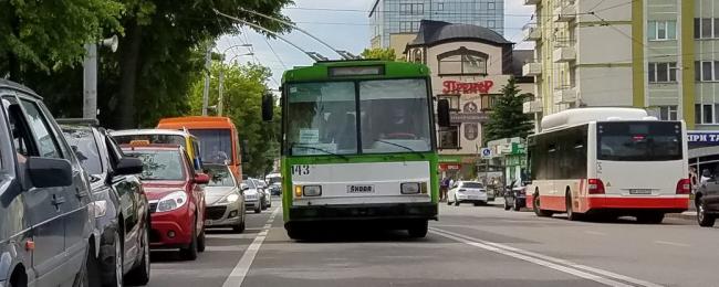 Водій тролейбуса спитав у поліцейських про маски і отримав протокол