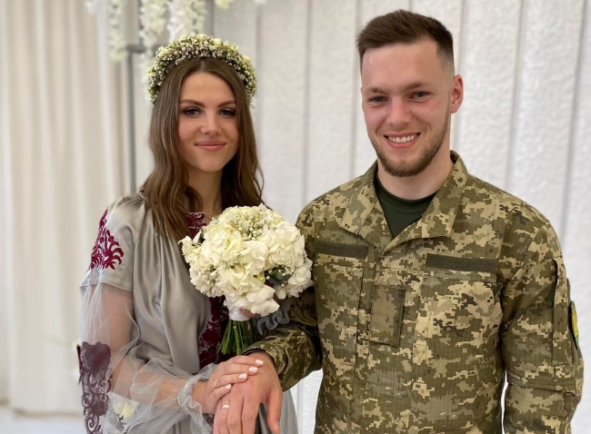 Воїна відпустили на день, щоб одружитися на Рівненщині