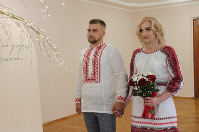 Воїнів ЗСУ відпустили з фронту для весілля на Березнівщині